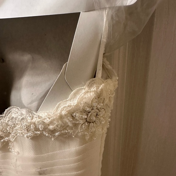 Oleg Cassini wedding dress ivory size 4 - Picture 10 of 11